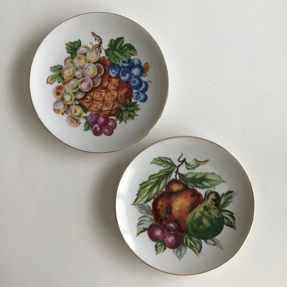 Vintage PAIR Wall Fruit Plates 6 1/4” Hand Painted Gold Rim Kitchen Farmhouse - Picture 11 of 16